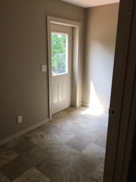 Building Photo - 1108 N 10th St