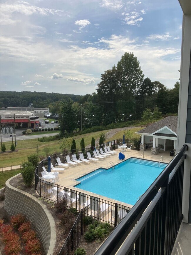 Building Photo - Sherrills Ford water front condo