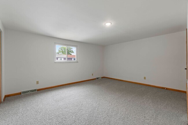 Building Photo - READY FOR MOVE IN! DON'T MISS THIS RENOVATED 2-BEDROOM TOWNHOME IN WEST MIFFLIN!