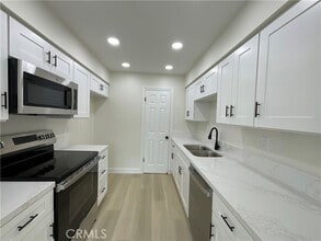 Building Photo - 9745 Port Royal Cir