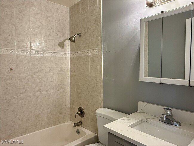 Building Photo - 1073 San Remo Ave