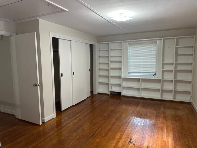Building Photo - 1115 Woodburn Rd