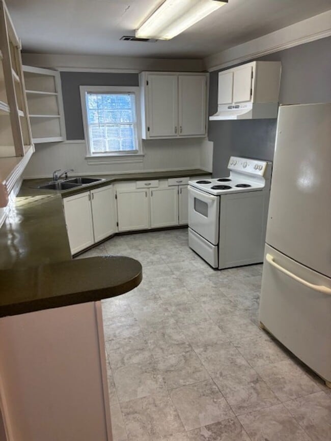 Building Photo - Where Style Meets Serenity — Your New Home Awaits