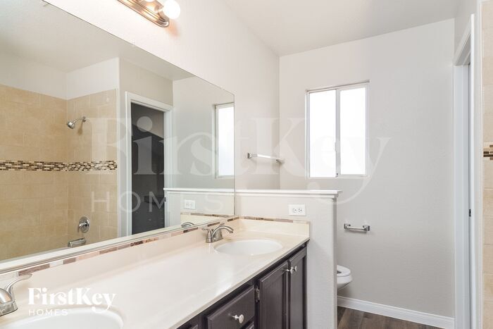 Building Photo - 2054 Fallsburg Way