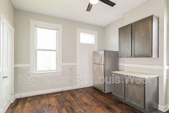 Building Photo - 2821 Henrietta St