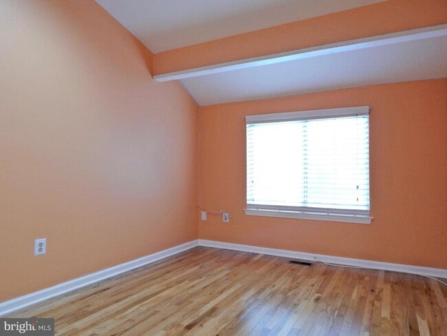 Building Photo - 101 Sarahs Ln