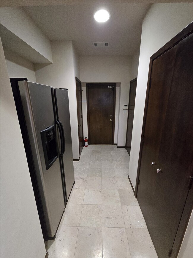 Building Photo - 3231 Hemingway Dr