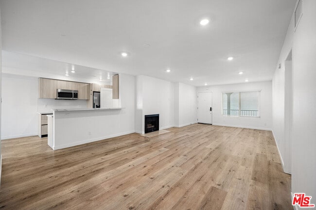 Building Photo - 1650 S Bentley Ave