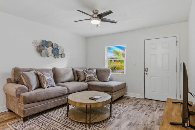 Building Photo - 3909 W Cleveland St