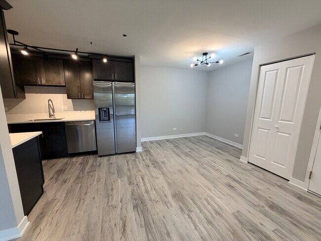 Building Photo - 1460 Stonebridge Cir