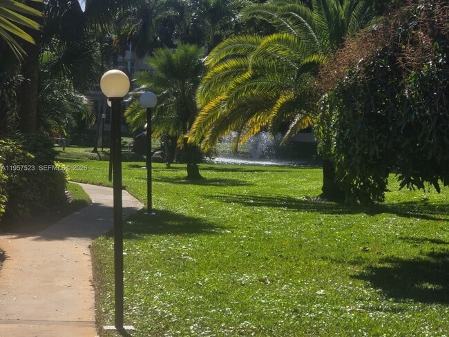 Building Photo - 5151 W Oakland Park Blvd