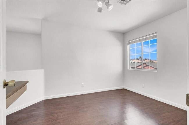 Building Photo - 8217 Beekman St