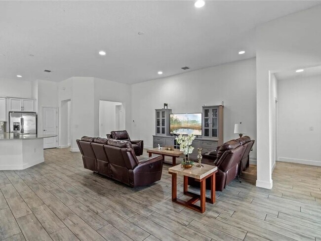 Building Photo - 4 Bedroom Single Family Home in Orlando
