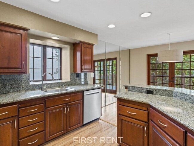 Building Photo - 8642 Villa La Jolla Dr