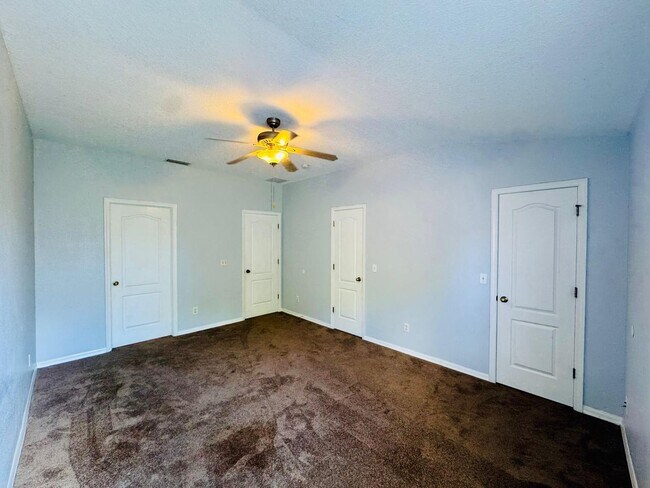 Building Photo - Spacious 2-Bedroom Townhome in Gated Fishh...