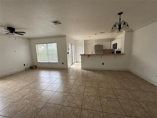 Building Photo - 1733 Pointe W Wy