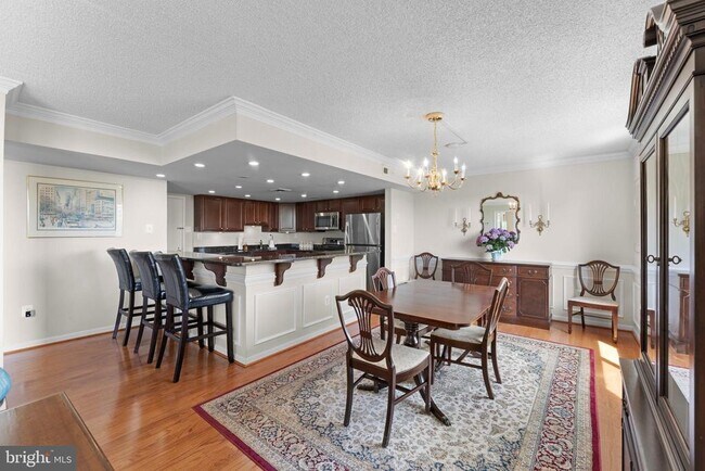 Building Photo - 1515 S Arlington Ridge Rd