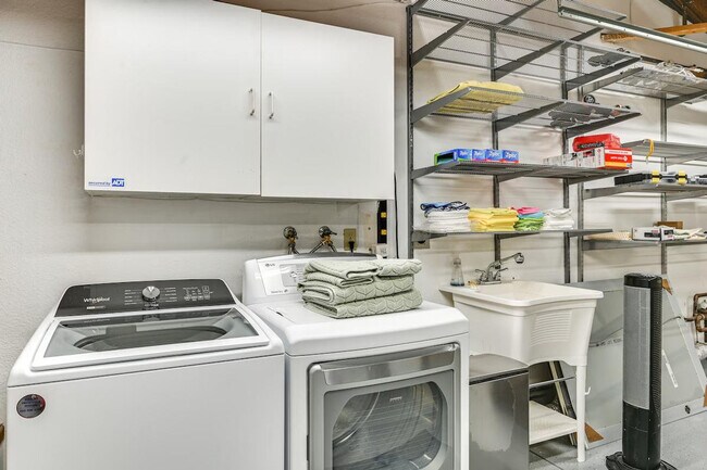 Building Photo - 1519 Via Hacienda