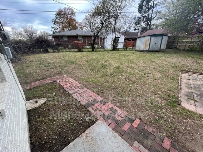 Building Photo - 1215 Mt Moriah Rd