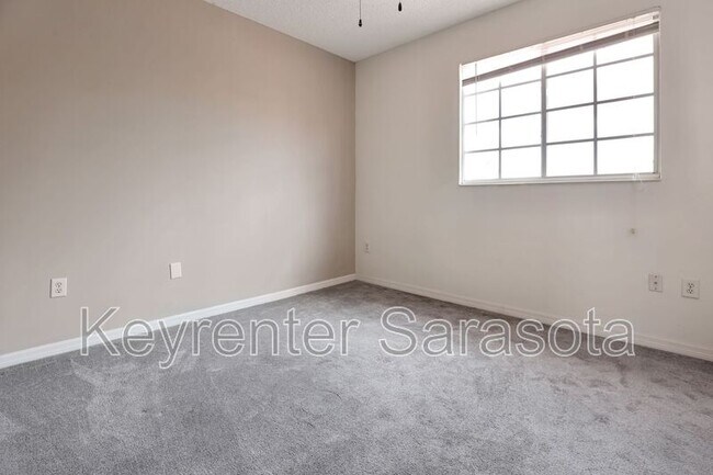 Building Photo - 5700 Bentgrass Dr
