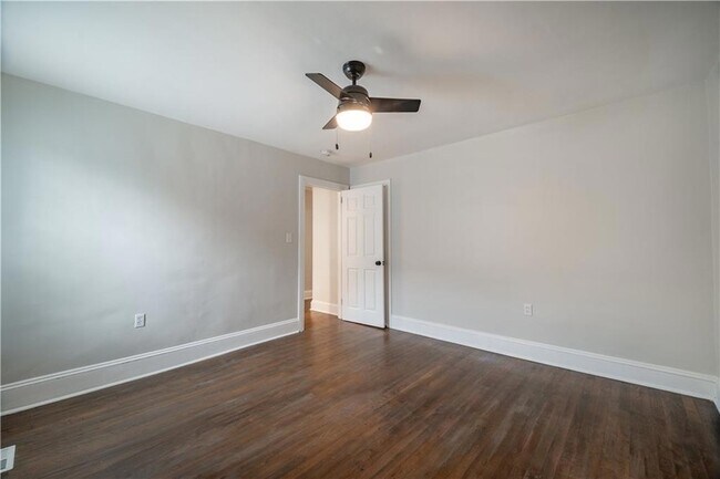 Building Photo - 2137 Delowe Dr