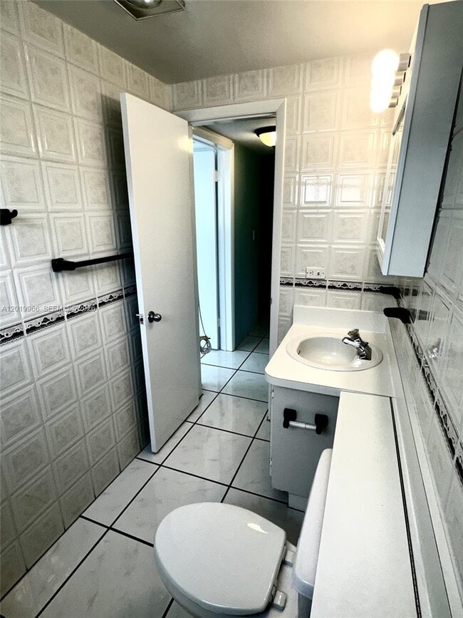 Building Photo - 300 Galen Dr
