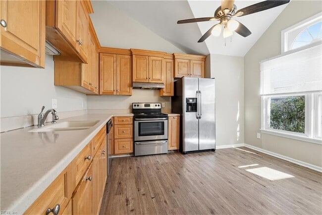 Building Photo - 1329 Thamesford Dr