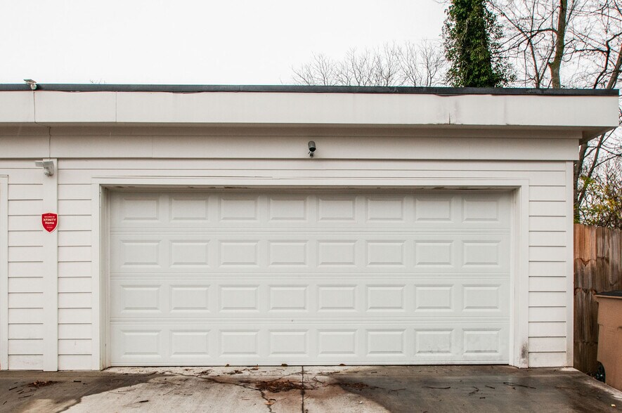 Building Photo - 2910 Davis Ave