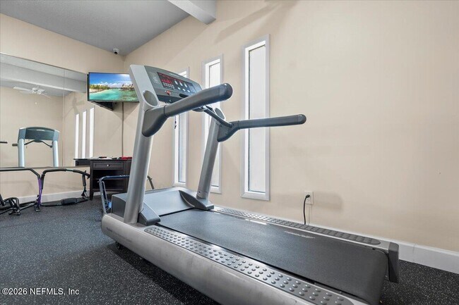 Building Photo - 8140 Sutton Pl N