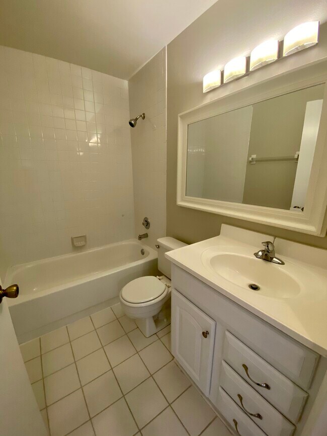 Building Photo - 7760 Emerald Cir