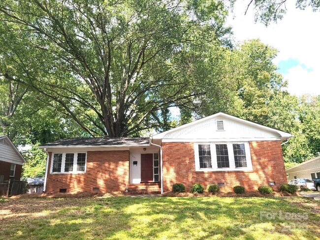 Primary Photo - 5511 Wedgewood Dr