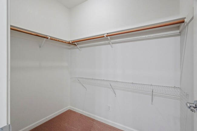 Building Photo - Spacious 2BR/2BA End-Unit Condo for rent in Warm Springs – Montebello Community