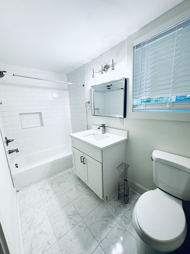 Building Photo - 510 N 2nd Ave