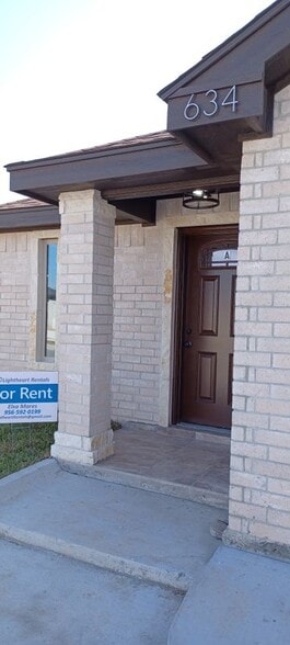 Building Photo - 634 Marrs Ave