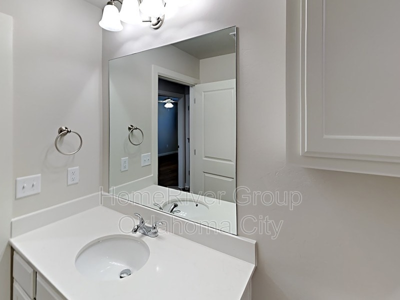Building Photo - 11200 Breckenridge Ln
