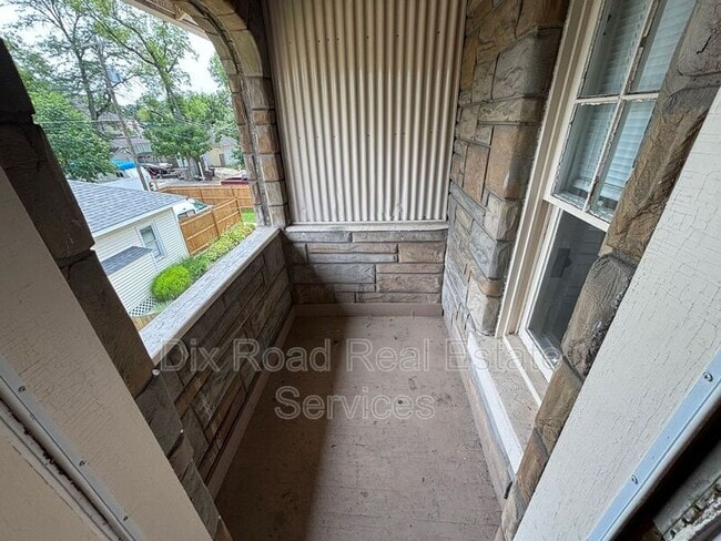 Building Photo - 401 Stanley St