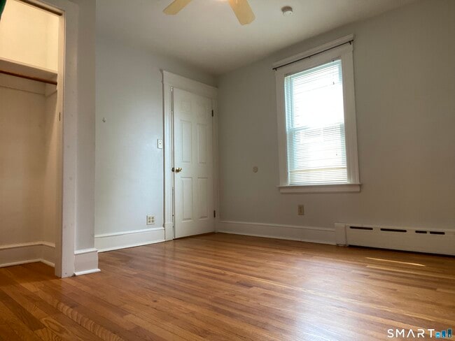 Building Photo - 304 Buckingham St