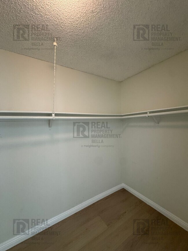 Building Photo - 55+ Community Gem: Open Floor Plan, Large Backyard & Clubhouse Amenities