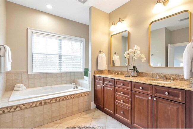 Building Photo - 5408 Glenridge Cove NE