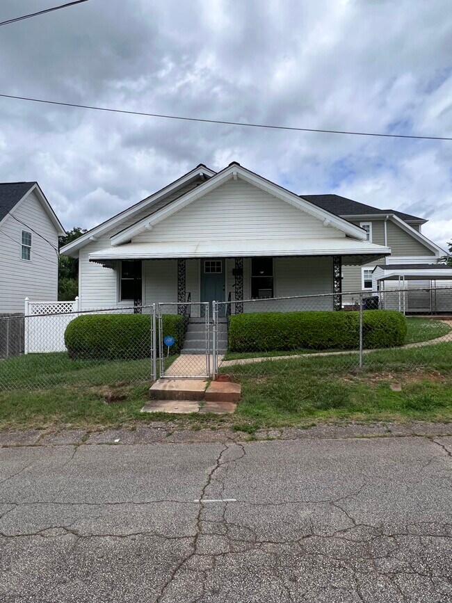 Primary Photo - 14 S Textile Ave