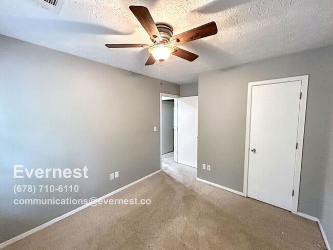 Building Photo - 4-Bedroom, 3.5-Bath Home in a Relaxing Nei...