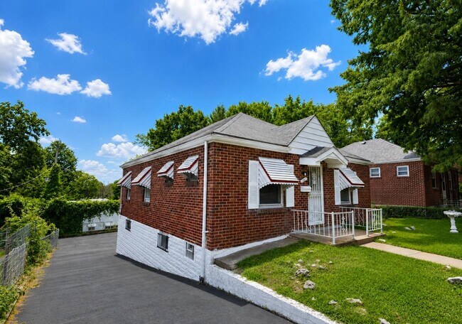 Building Photo - 5218 Fletcher St