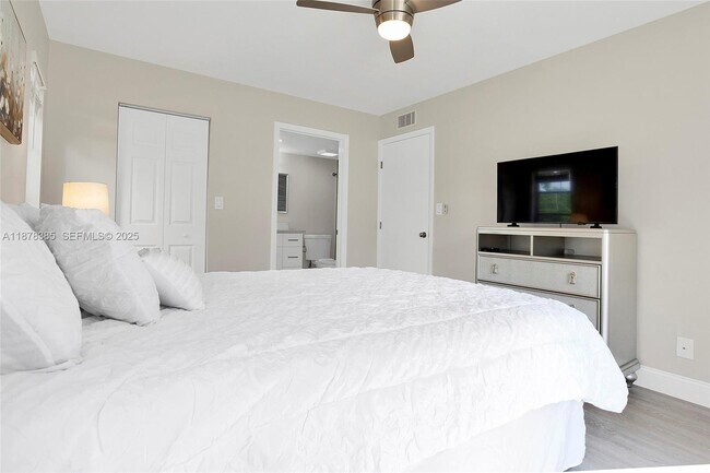 Building Photo - 7527 S Oriole Blvd