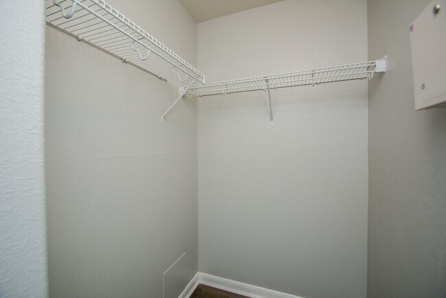 Building Photo - 16102 Limestone Lake Dr
