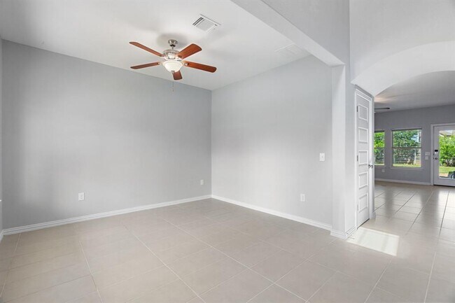 Building Photo - 8712 Slater Dr