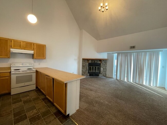Building Photo - Soda Lakes Condo