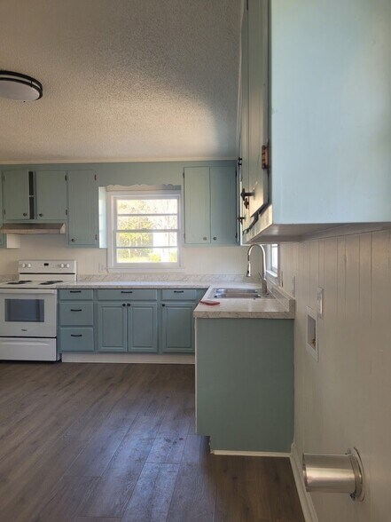 Building Photo - 2605 Vineyard St