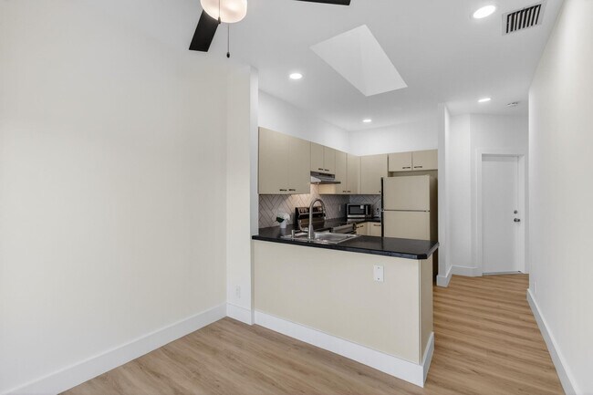 Building Photo - 6425 96th Pl S