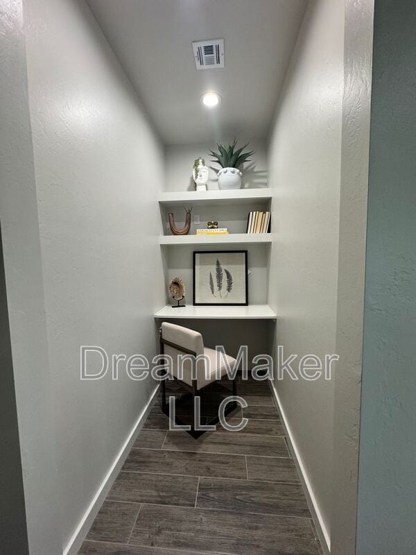 Building Photo - 2807 Clifton Ter