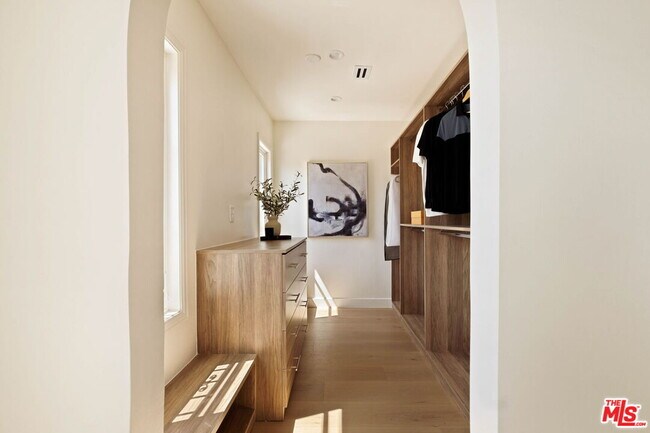 Building Photo - 308 S Highland Ave